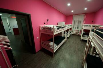 Место в 8-местной комнате для женщин в Хостеле Калинин Хостел